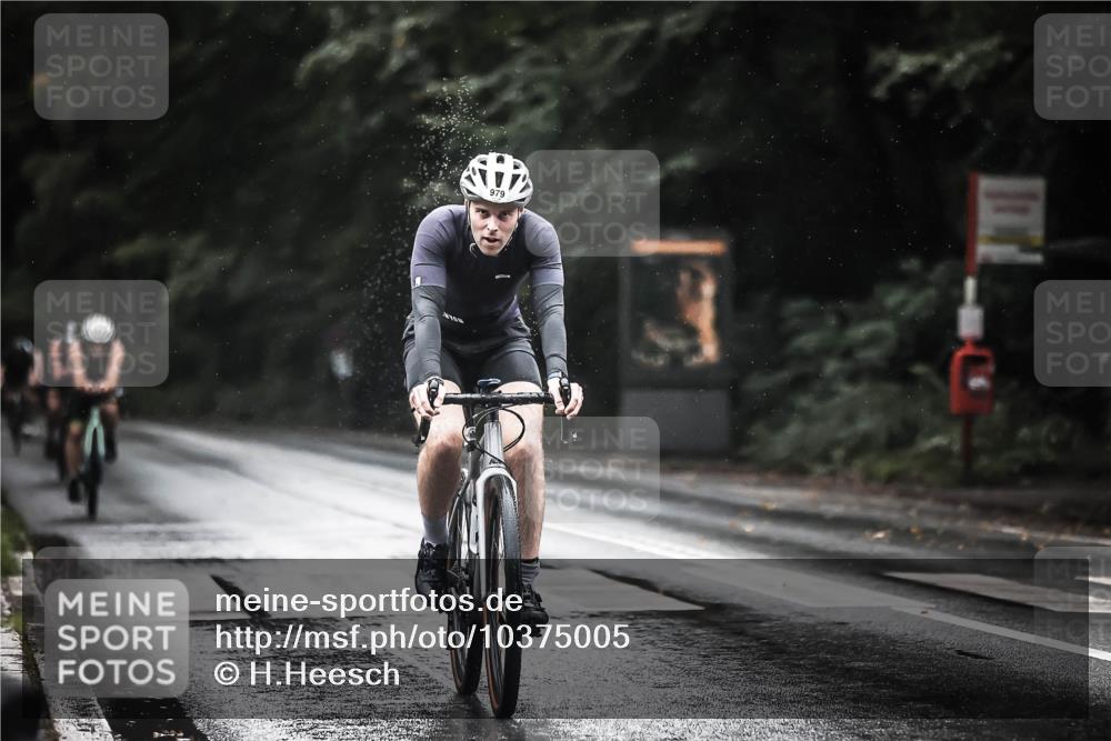 13.09.2026 - Stadtparktriathlon H.Heesch http://msf.ph/oto/10375005 13.09.2026 12:12:58 Radfahren 979, 1028, 1045, 1051, 1187 meine-sportfotos.de