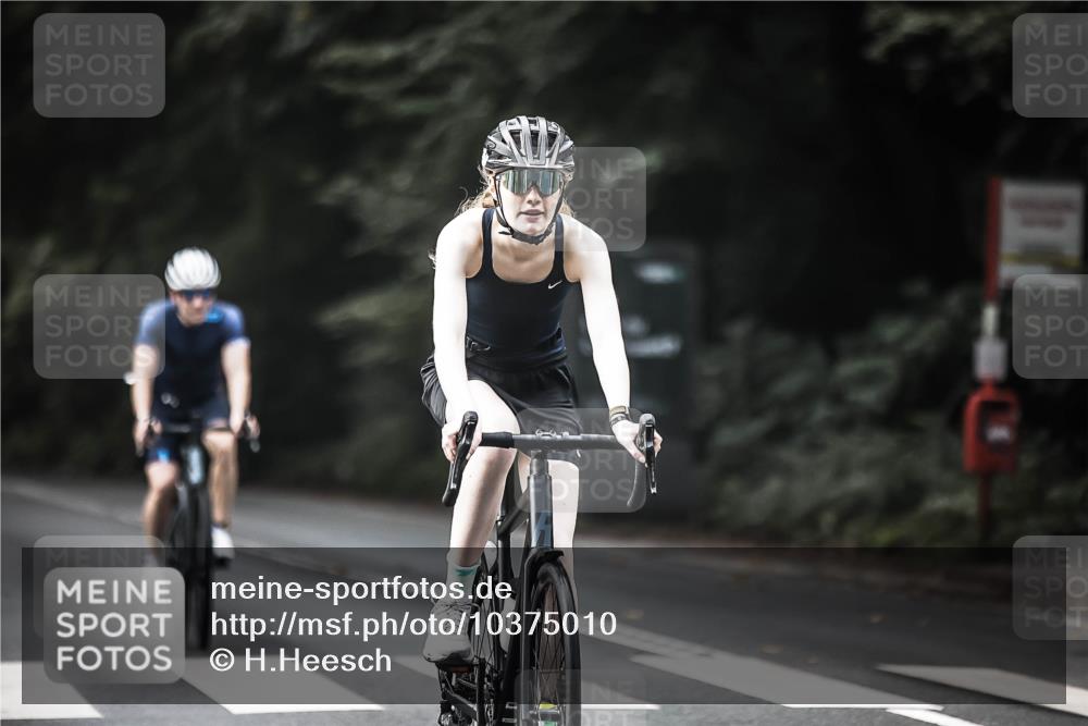 13.09.2026 - Stadtparktriathlon H.Heesch http://msf.ph/oto/10375010 13.09.2026 10:55:48 Radfahren 361, 470, 498 meine-sportfotos.de