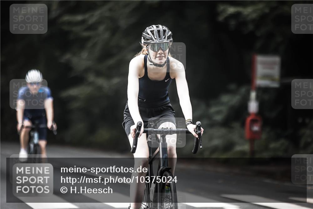 13.09.2026 - Stadtparktriathlon H.Heesch http://msf.ph/oto/10375024 13.09.2026 10:55:48 Radfahren 361, 470, 498 meine-sportfotos.de