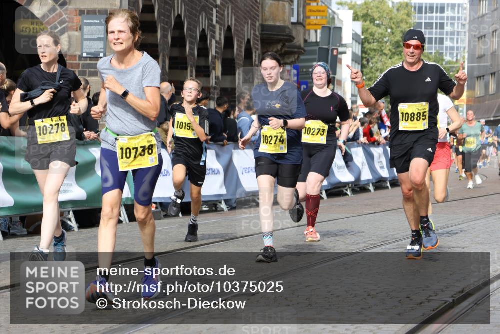 13.09.2026 - 21. swb-Marathon Bremen Strokosch-Dieckow http://msf.ph/oto/10375025 13.09.2026 11:02:31 Ziel 10153, 10173, 10331, 10439, 10473, 10500, 10617, 10636, 10803, 10915, 10924, 10943, 11249, 11576, 11811, 11853, 11886, 12016, 12042, 12094, 12134, 12135, 12145, 12360, 12437, 12506, 10190, 10783, 10945, 10985, 11096, 11261, 11554, 11662, 11701, 11776, 11945, 12154, 12252, 12429, 12451, 12489 meine-sportfotos.de