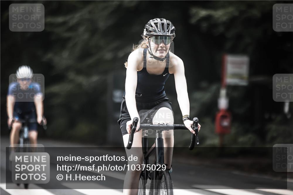 13.09.2026 - Stadtparktriathlon H.Heesch http://msf.ph/oto/10375029 13.09.2026 10:55:48 Radfahren 361, 470, 498 meine-sportfotos.de