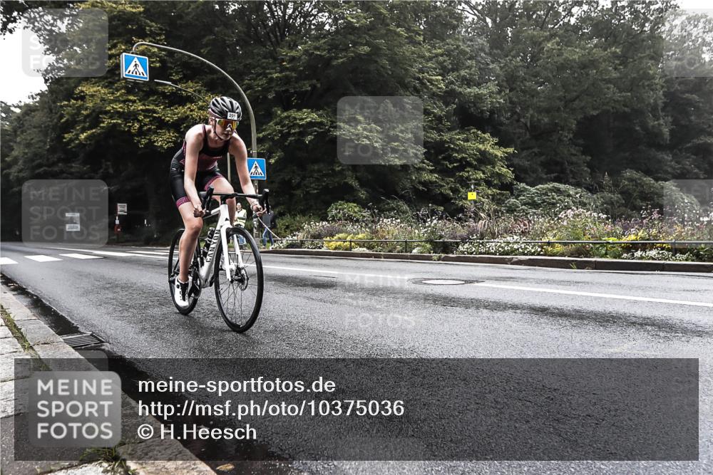 13.09.2026 - Stadtparktriathlon H.Heesch http://msf.ph/oto/10375036 13.09.2026 09:14:40 Radfahren 81, 178, 201 meine-sportfotos.de