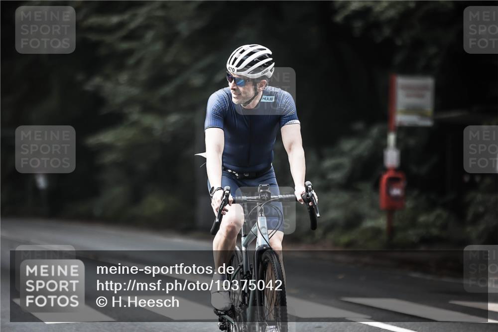 13.09.2026 - Stadtparktriathlon H.Heesch http://msf.ph/oto/10375042 13.09.2026 10:55:49 Radfahren 361, 470, 493, 498 meine-sportfotos.de