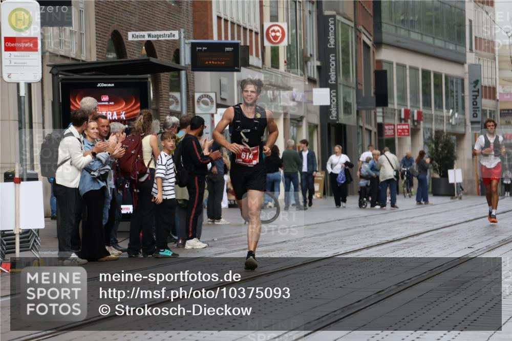 13.09.2026 - 21. swb-Marathon Bremen Strokosch-Dieckow http://msf.ph/oto/10375093 13.09.2026 12:28:28 Ziel 796, 443, 614, 751, 2054 meine-sportfotos.de