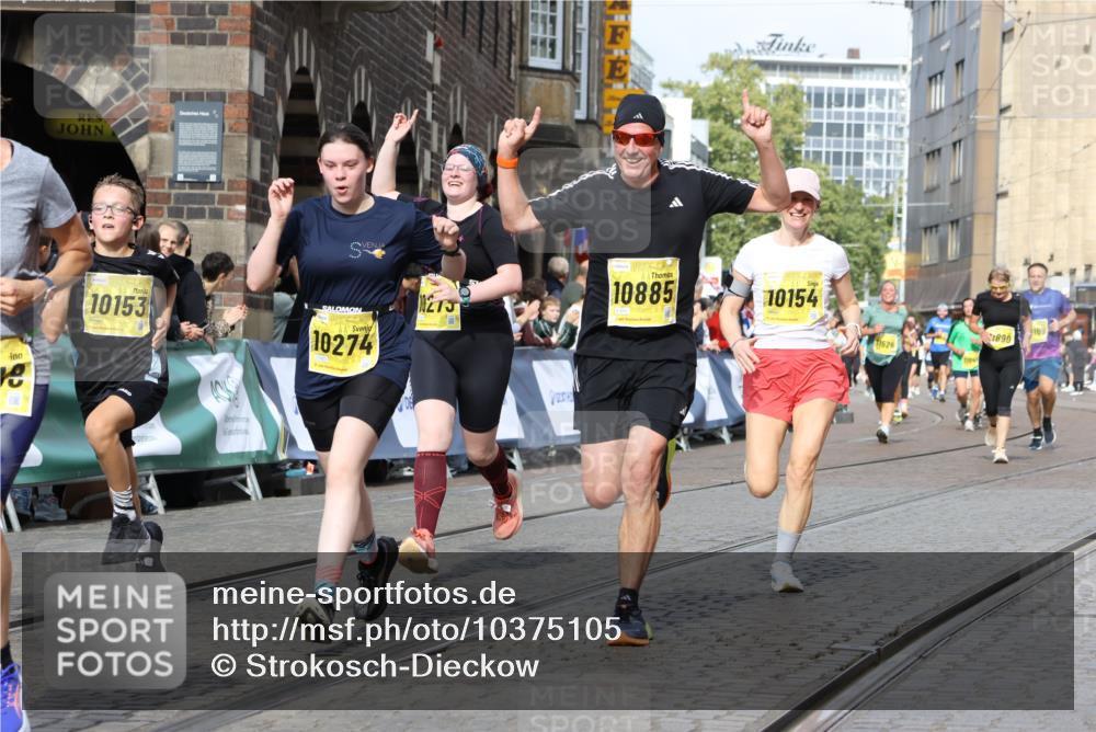 13.09.2026 - 21. swb-Marathon Bremen Strokosch-Dieckow http://msf.ph/oto/10375105 13.09.2026 11:02:32 Ziel 10153, 10154, 10173, 10274, 10331, 10338, 10439, 10473, 10500, 10617, 10636, 10738, 10803, 10885, 10915, 10924, 10943, 11249, 11505, 11576, 11811, 11853, 11886, 12016, 12042, 12094, 12134, 12135, 12145, 12360, 12437, 12506, 10190, 10296, 10633, 10783, 10945, 10985, 11096, 11261, 11662, 11701, 11719, 11776, 11945, 12154, 12429, 12451 meine-sportfotos.de