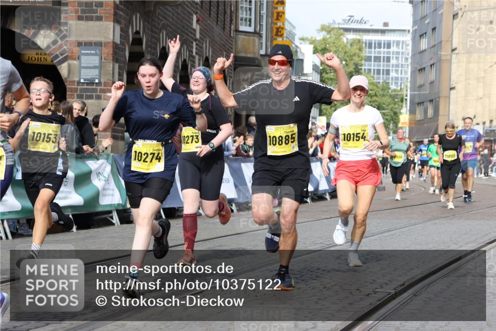 13.09.2026 - 21. swb-Marathon Bremen Strokosch-Dieckow http://msf.ph/oto/10375122 13.09.2026 11:02:32 Ziel 10153, 10154, 10173, 10274, 10331, 10338, 10439, 10473, 10500, 10617, 10636, 10738, 10803, 10885, 10915, 10924, 10943, 11249, 11505, 11576, 11811, 11853, 11886, 12016, 12042, 12094, 12134, 12135, 12145, 12360, 12437, 12506, 10190, 10296, 10633, 10783, 10945, 10985, 11096, 11261, 11662, 11701, 11719, 11776, 11945, 12154, 12429, 12451 meine-sportfotos.de