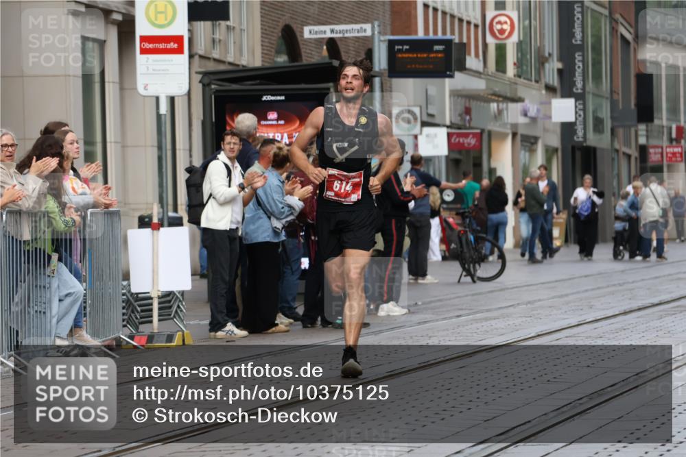 13.09.2026 - 21. swb-Marathon Bremen Strokosch-Dieckow http://msf.ph/oto/10375125 13.09.2026 12:28:29 Ziel 796, 443, 614, 751, 2054 meine-sportfotos.de