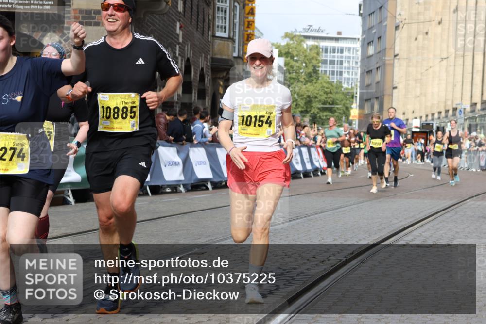 13.09.2026 - 21. swb-Marathon Bremen Strokosch-Dieckow http://msf.ph/oto/10375225 13.09.2026 11:02:33 Ziel 10153, 10154, 10173, 10273, 10274, 10278, 10331, 10338, 10439, 10473, 10500, 10636, 10738, 10803, 10885, 10915, 10943, 11249, 11505, 11576, 11811, 11853, 11886, 12016, 12042, 12094, 12134, 12135, 12437, 12506, 10190, 10296, 10633, 10783, 10945, 10954, 10985, 11096, 11107, 11261, 11662, 11701, 11719, 11776, 12071, 12154, 12429, 12451 meine-sportfotos.de