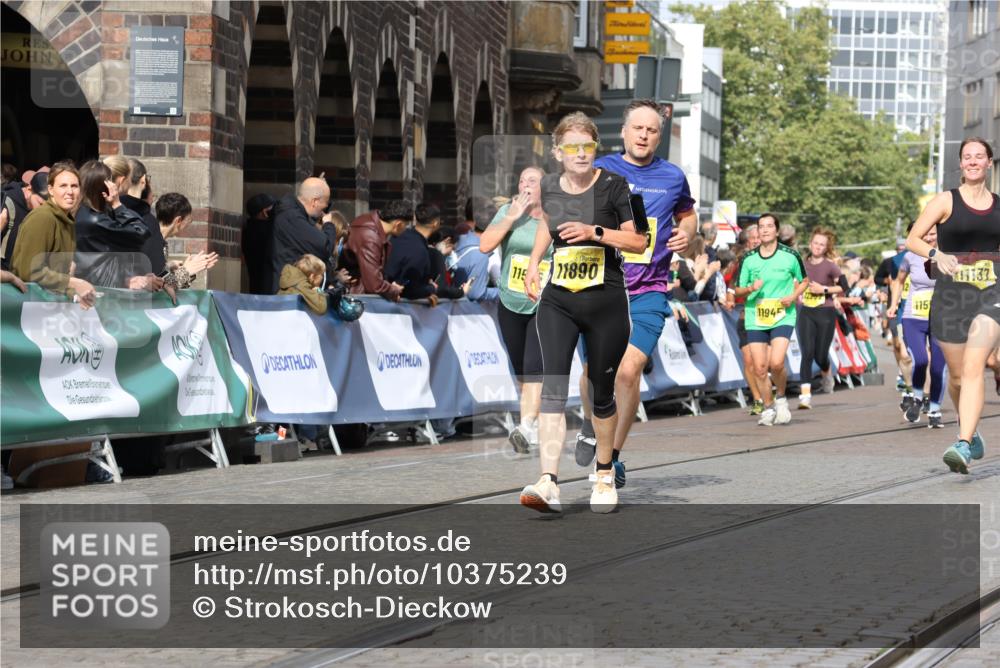 13.09.2026 - 21. swb-Marathon Bremen Strokosch-Dieckow http://msf.ph/oto/10375239 13.09.2026 11:02:37 Ziel 10153, 10154, 10173, 10273, 10274, 10278, 10331, 10338, 10439, 10473, 10636, 10738, 10885, 10915, 10943, 11249, 11505, 11576, 11811, 11853, 11886, 12042, 12094, 12134, 12135, 12437, 10190, 10296, 10633, 10783, 10945, 10954, 10955, 10985, 11096, 11107, 11564, 11701, 11719, 11730, 11776, 11785, 12071, 12154, 12247, 12451, 12465 meine-sportfotos.de