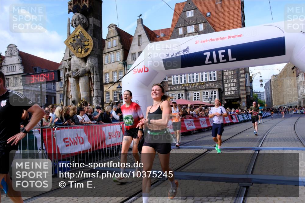 13.09.2026 - 21. swb-Marathon Bremen Tim E. http://msf.ph/oto/10375245 13.09.2026 13:11:36 Ziel 1349, 2087, 3440, 3448, 3484, 3899, 4429, 6274, 8474, 9291, 9618, 9762 meine-sportfotos.de
