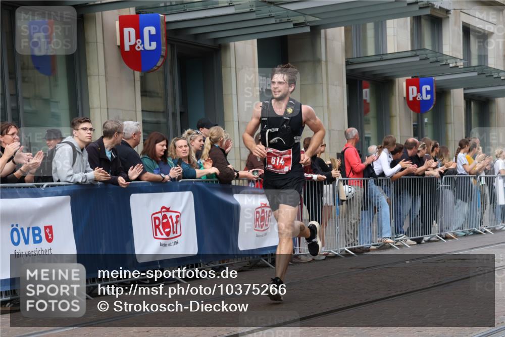 13.09.2026 - 21. swb-Marathon Bremen Strokosch-Dieckow http://msf.ph/oto/10375266 13.09.2026 12:28:33 Ziel 317, 608, 796, 1046, 443, 614, 751, 2054 meine-sportfotos.de