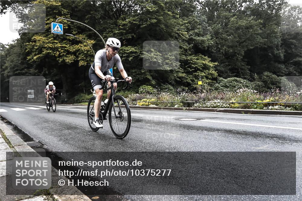 13.09.2026 - Stadtparktriathlon H.Heesch http://msf.ph/oto/10375277 13.09.2026 09:16:07 Radfahren 93, 168, 189 meine-sportfotos.de