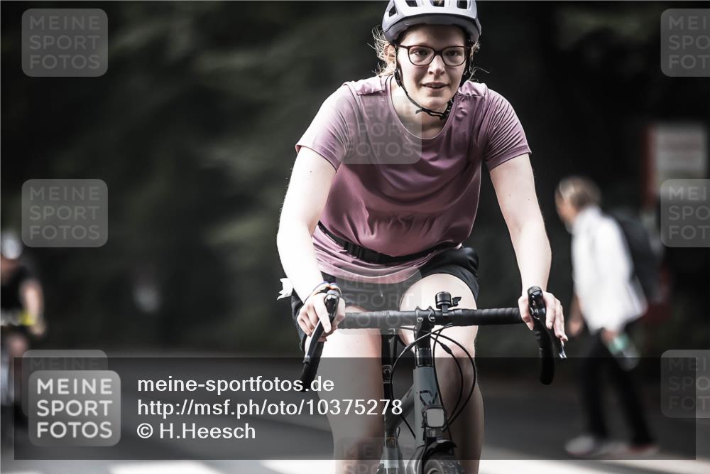 13.09.2026 - Stadtparktriathlon H.Heesch http://msf.ph/oto/10375278 13.09.2026 10:56:04 Radfahren 427, 506, 513, 561, 671 meine-sportfotos.de