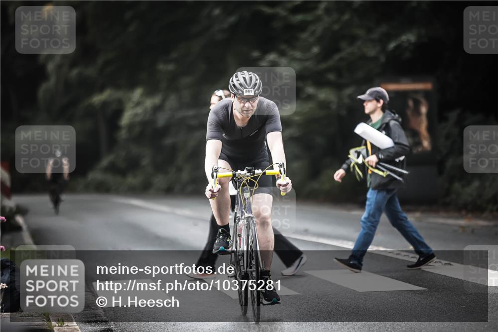 13.09.2026 - Stadtparktriathlon H.Heesch http://msf.ph/oto/10375281 13.09.2026 10:56:06 Radfahren 427, 506, 513, 561, 1799 meine-sportfotos.de