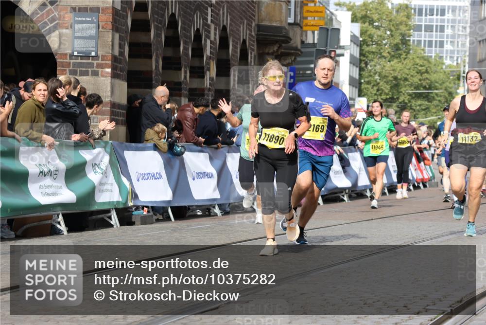 13.09.2026 - 21. swb-Marathon Bremen Strokosch-Dieckow http://msf.ph/oto/10375282 13.09.2026 11:02:37 Ziel 10153, 10154, 10173, 10273, 10274, 10278, 10331, 10338, 10439, 10473, 10636, 10738, 10885, 10915, 10943, 11249, 11505, 11576, 11811, 11853, 11886, 12042, 12094, 12134, 12135, 12437, 10190, 10296, 10633, 10783, 10945, 10954, 10955, 10985, 11096, 11107, 11564, 11701, 11719, 11730, 11776, 11785, 12071, 12154, 12247, 12451, 12465 meine-sportfotos.de