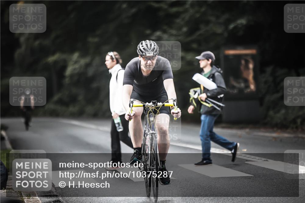 13.09.2026 - Stadtparktriathlon H.Heesch http://msf.ph/oto/10375287 13.09.2026 10:56:06 Radfahren 427, 506, 513, 561, 1799 meine-sportfotos.de