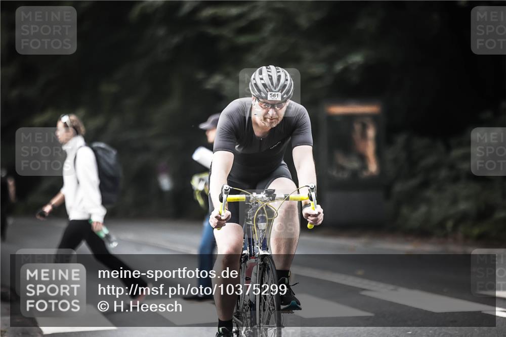 13.09.2026 - Stadtparktriathlon H.Heesch http://msf.ph/oto/10375299 13.09.2026 10:56:06 Radfahren 427, 506, 513, 561, 1799 meine-sportfotos.de