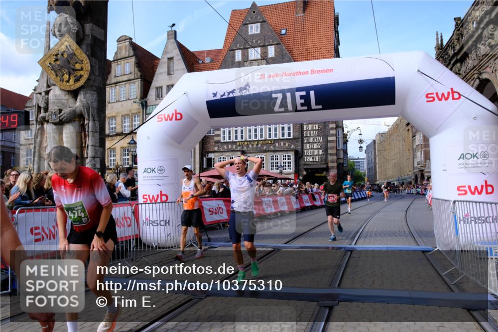 13.09.2026 - 21. swb-Marathon Bremen Tim E. http://msf.ph/oto/10375310 13.09.2026 13:11:37 Ziel 382, 1349, 2087, 3440, 3448, 3484, 3899, 4429, 6274, 8474, 9291, 9618, 9762 meine-sportfotos.de