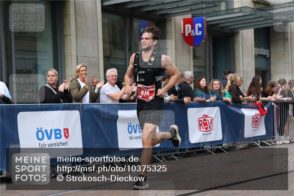 13.09.2026 - 21. swb-Marathon Bremen Strokosch-Dieckow http://msf.ph/oto/10375325 13.09.2026 12:28:34 Ziel 317, 608, 796, 1046, 443, 614, 2054 meine-sportfotos.de