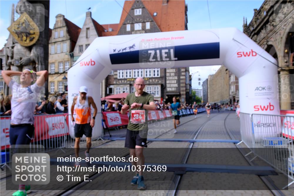 13.09.2026 - 21. swb-Marathon Bremen Tim E. http://msf.ph/oto/10375369 13.09.2026 13:11:40 Ziel 382, 1349, 2087, 3440, 3899, 6274, 7109, 8474, 9291, 9618, 9762 meine-sportfotos.de