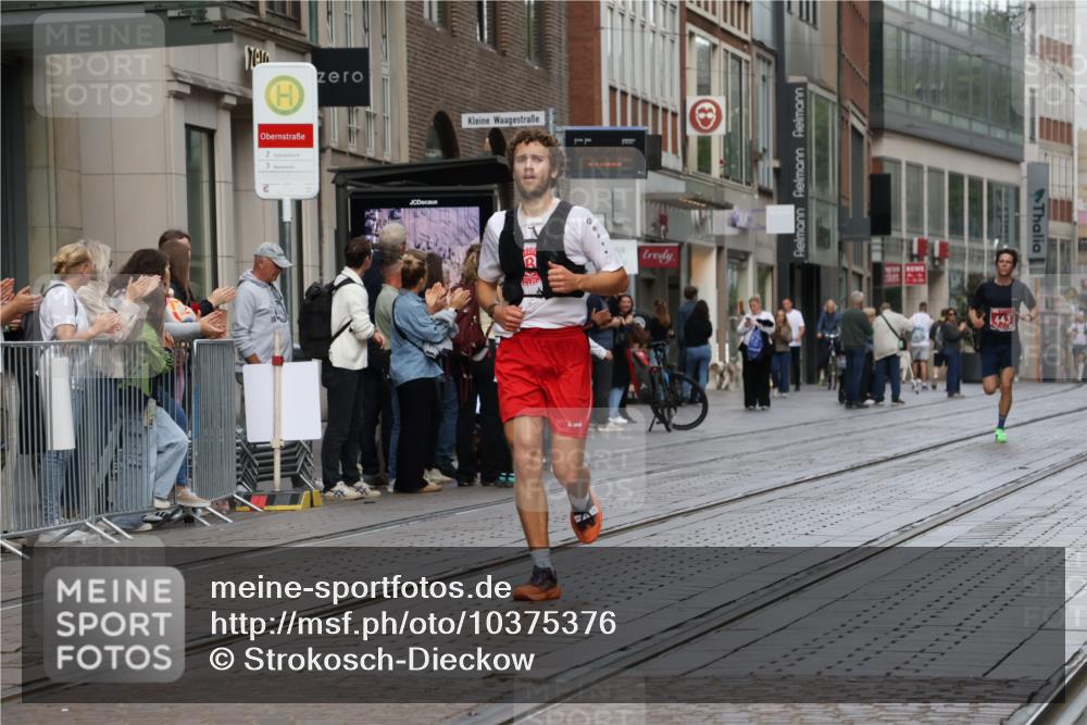 13.09.2026 - 21. swb-Marathon Bremen Strokosch-Dieckow http://msf.ph/oto/10375376 13.09.2026 12:28:38 Ziel 317, 608, 796, 1046, 443, 614, 2054 meine-sportfotos.de