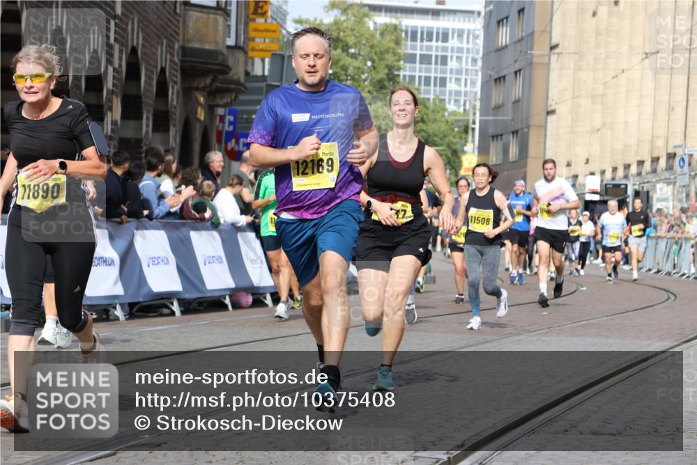 13.09.2026 - 21. swb-Marathon Bremen Strokosch-Dieckow http://msf.ph/oto/10375408 13.09.2026 11:02:38 Ziel 10153, 10154, 10173, 10273, 10274, 10278, 10331, 10338, 10439, 10473, 10636, 10738, 10885, 10915, 10943, 11249, 11505, 11576, 11811, 11853, 11886, 12042, 12094, 12134, 12135, 12437, 10190, 10296, 10633, 10783, 10945, 10954, 10955, 10985, 11096, 11107, 11564, 11701, 11719, 11730, 11776, 11785, 12071, 12154, 12247, 12451, 12465 meine-sportfotos.de