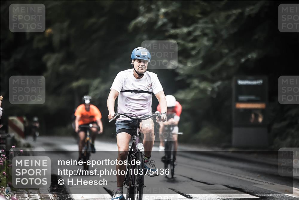 13.09.2026 - Stadtparktriathlon H.Heesch http://msf.ph/oto/10375436 13.09.2026 12:14:19 Radfahren 887, 899, 975, 1017 meine-sportfotos.de