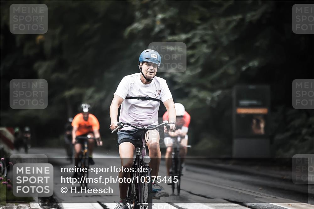 13.09.2026 - Stadtparktriathlon H.Heesch http://msf.ph/oto/10375445 13.09.2026 12:14:19 Radfahren 887, 899, 975, 1017 meine-sportfotos.de