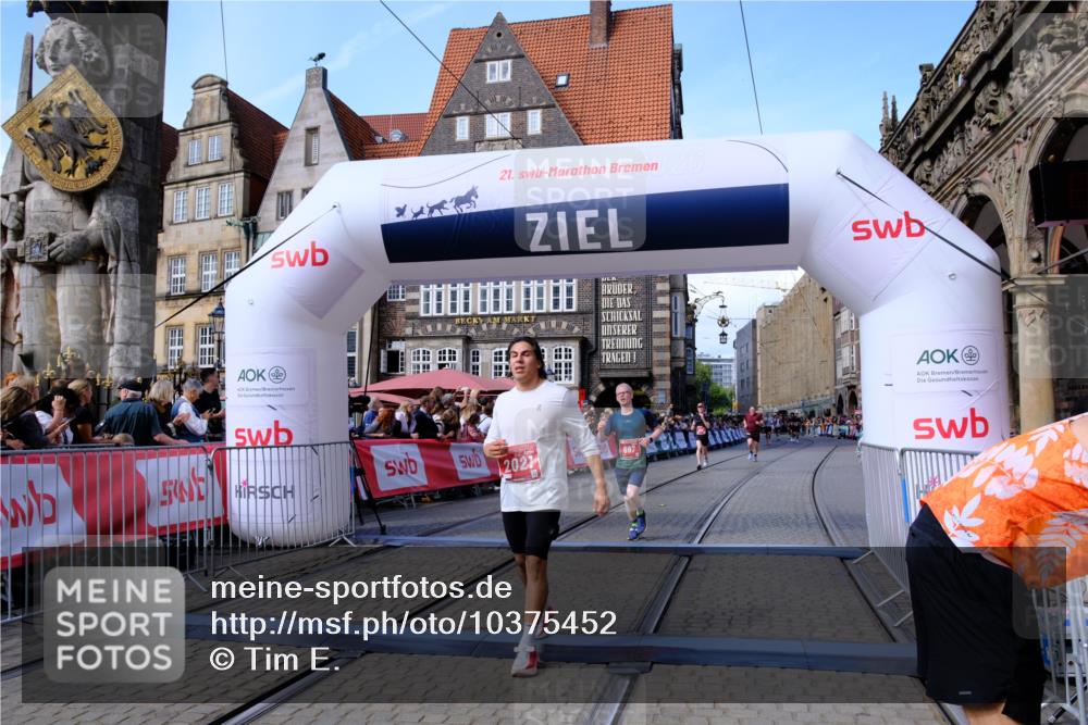 13.09.2026 - 21. swb-Marathon Bremen Tim E. http://msf.ph/oto/10375452 13.09.2026 13:11:49 Ziel 382, 3899, 7109, 8982, 9291 meine-sportfotos.de