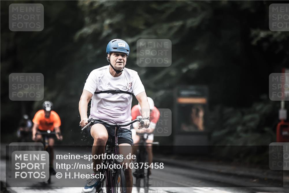 13.09.2026 - Stadtparktriathlon H.Heesch http://msf.ph/oto/10375458 13.09.2026 12:14:20 Radfahren 887, 899, 975, 1017 meine-sportfotos.de