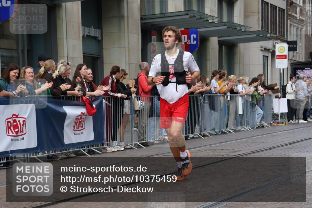 13.09.2026 - 21. swb-Marathon Bremen Strokosch-Dieckow http://msf.ph/oto/10375459 13.09.2026 12:28:41 Ziel 317, 608, 796, 1046, 443, 2054 meine-sportfotos.de