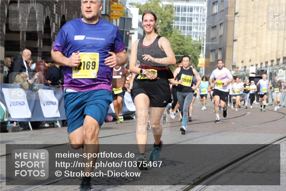 13.09.2026 - 21. swb-Marathon Bremen Strokosch-Dieckow http://msf.ph/oto/10375467 13.09.2026 11:02:39 Ziel 10153, 10154, 10173, 10273, 10274, 10278, 10331, 10338, 10439, 10636, 10738, 10885, 10915, 10943, 11249, 11505, 11576, 11811, 11853, 11886, 12042, 12094, 12134, 12135, 12169, 12437, 10190, 10296, 10633, 10783, 10945, 10954, 10955, 10985, 11096, 11107, 11564, 11701, 11719, 11730, 11776, 11785, 12071, 12247, 12451, 12465 meine-sportfotos.de