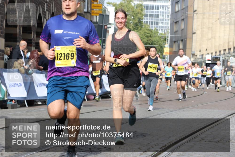 13.09.2026 - 21. swb-Marathon Bremen Strokosch-Dieckow http://msf.ph/oto/10375484 13.09.2026 11:02:39 Ziel 10153, 10154, 10173, 10273, 10274, 10278, 10331, 10338, 10439, 10636, 10738, 10885, 10915, 10943, 11249, 11505, 11576, 11811, 11853, 11886, 12042, 12094, 12134, 12135, 12169, 12437, 10190, 10296, 10633, 10783, 10945, 10954, 10955, 10985, 11096, 11107, 11564, 11701, 11719, 11730, 11776, 11785, 12071, 12247, 12451, 12465 meine-sportfotos.de