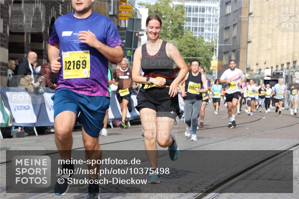 13.09.2026 - 21. swb-Marathon Bremen Strokosch-Dieckow http://msf.ph/oto/10375498 13.09.2026 11:02:39 Ziel 10153, 10154, 10173, 10273, 10274, 10278, 10331, 10338, 10439, 10636, 10738, 10885, 10915, 10943, 11249, 11505, 11576, 11811, 11853, 11886, 12042, 12094, 12134, 12135, 12169, 12437, 10190, 10296, 10633, 10783, 10945, 10954, 10955, 10985, 11096, 11107, 11564, 11701, 11719, 11730, 11776, 11785, 12071, 12247, 12451, 12465 meine-sportfotos.de