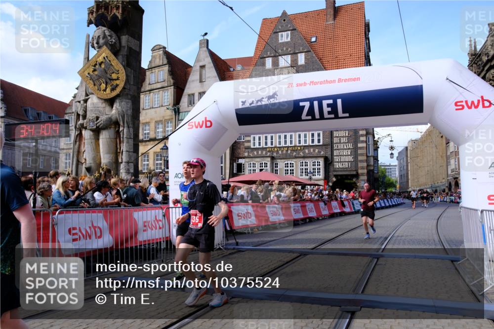 13.09.2026 - 21. swb-Marathon Bremen Tim E. http://msf.ph/oto/10375524 13.09.2026 13:11:53 Ziel 382, 5585, 6059, 7109, 8982, 13055 meine-sportfotos.de
