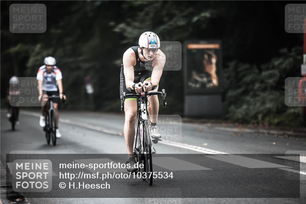 13.09.2026 - Stadtparktriathlon H.Heesch http://msf.ph/oto/10375534 13.09.2026 10:56:35 Radfahren 413, 670, 679, 688 meine-sportfotos.de