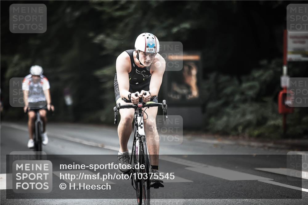 13.09.2026 - Stadtparktriathlon H.Heesch http://msf.ph/oto/10375545 13.09.2026 10:56:35 Radfahren 413, 670, 679, 688 meine-sportfotos.de