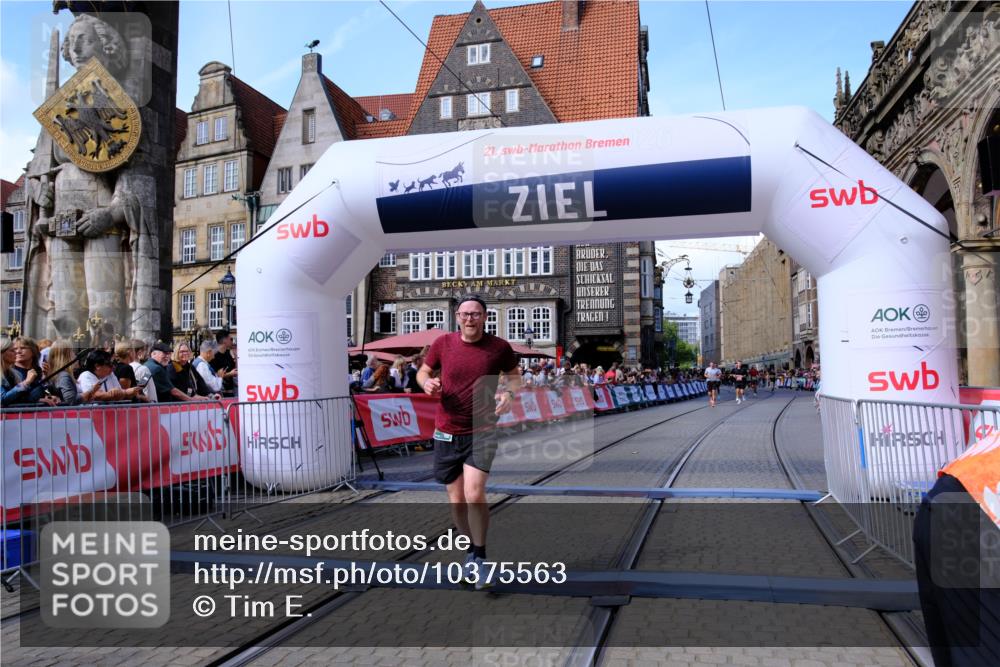 13.09.2026 - 21. swb-Marathon Bremen Tim E. http://msf.ph/oto/10375563 13.09.2026 13:11:55 Ziel 382, 4651, 5585, 6059, 7109, 8982, 8996, 13055 meine-sportfotos.de