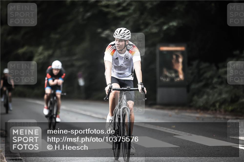 13.09.2026 - Stadtparktriathlon H.Heesch http://msf.ph/oto/10375576 13.09.2026 10:56:37 Radfahren 413, 443, 670, 679, 688 meine-sportfotos.de