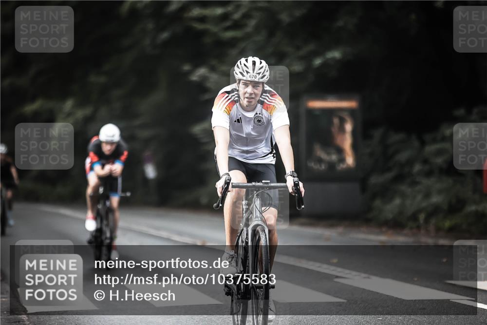 13.09.2026 - Stadtparktriathlon H.Heesch http://msf.ph/oto/10375583 13.09.2026 10:56:37 Radfahren 413, 443, 670, 679, 688 meine-sportfotos.de