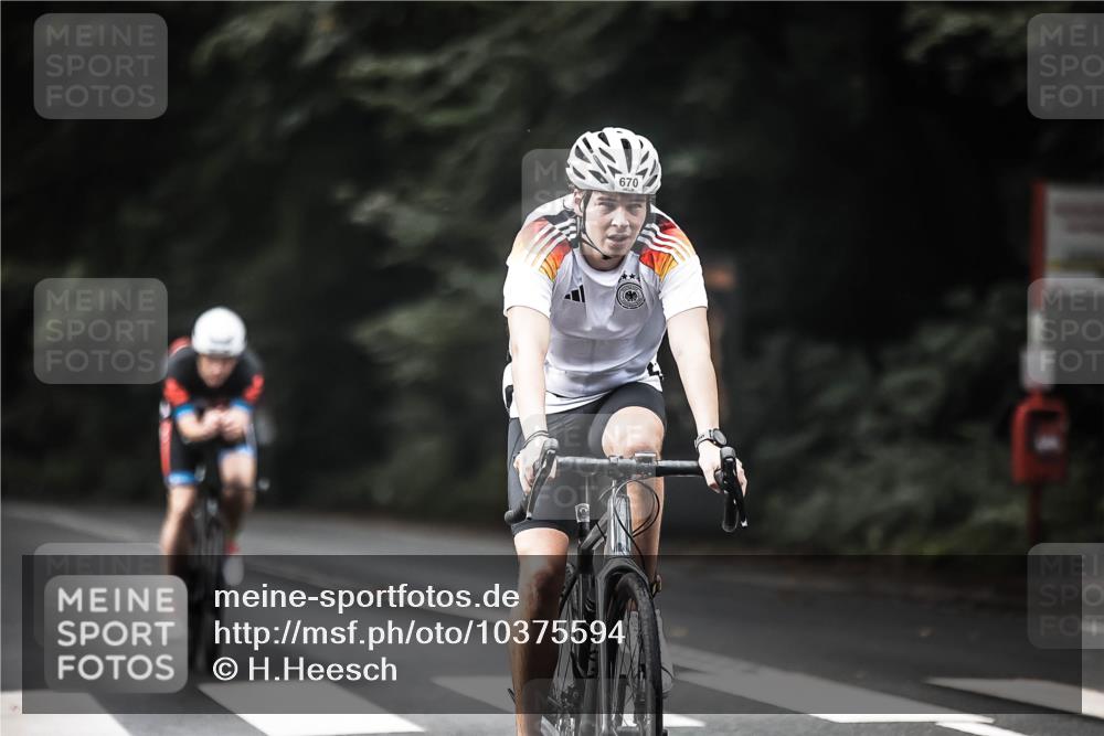 13.09.2026 - Stadtparktriathlon H.Heesch http://msf.ph/oto/10375594 13.09.2026 10:56:37 Radfahren 413, 443, 670, 679, 688 meine-sportfotos.de