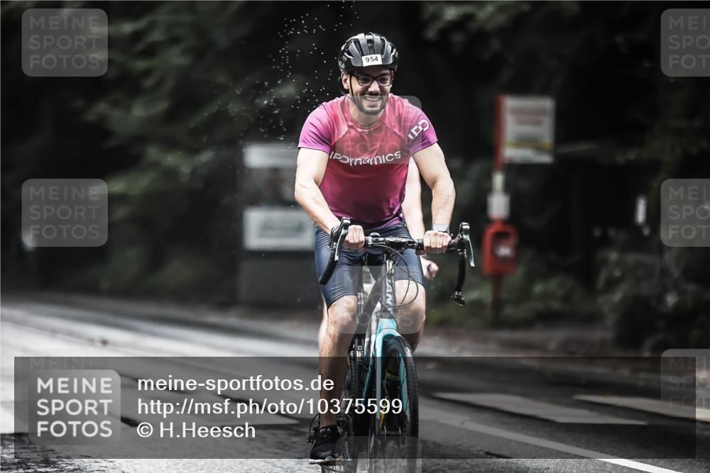 13.09.2026 - Stadtparktriathlon H.Heesch http://msf.ph/oto/10375599 13.09.2026 12:14:35 Radfahren 954, 957, 1035, 1055 meine-sportfotos.de