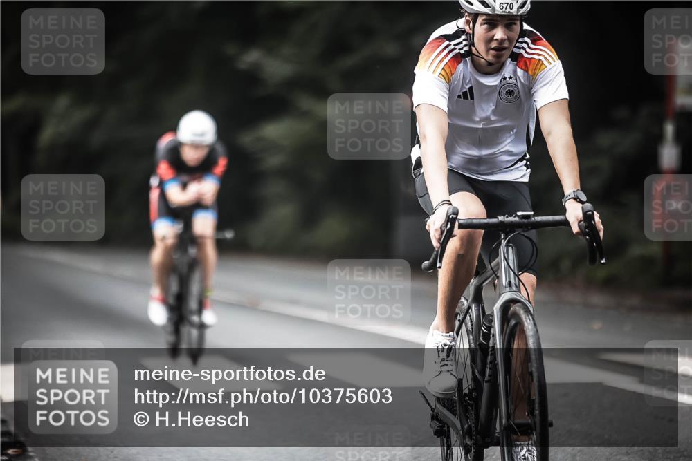 13.09.2026 - Stadtparktriathlon H.Heesch http://msf.ph/oto/10375603 13.09.2026 10:56:38 Radfahren 413, 443, 670, 679, 688 meine-sportfotos.de