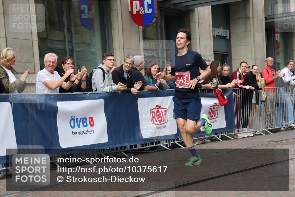 13.09.2026 - 21. swb-Marathon Bremen Strokosch-Dieckow http://msf.ph/oto/10375617 13.09.2026 12:28:45 Ziel 317, 608, 796, 1046, 443, 2054 meine-sportfotos.de
