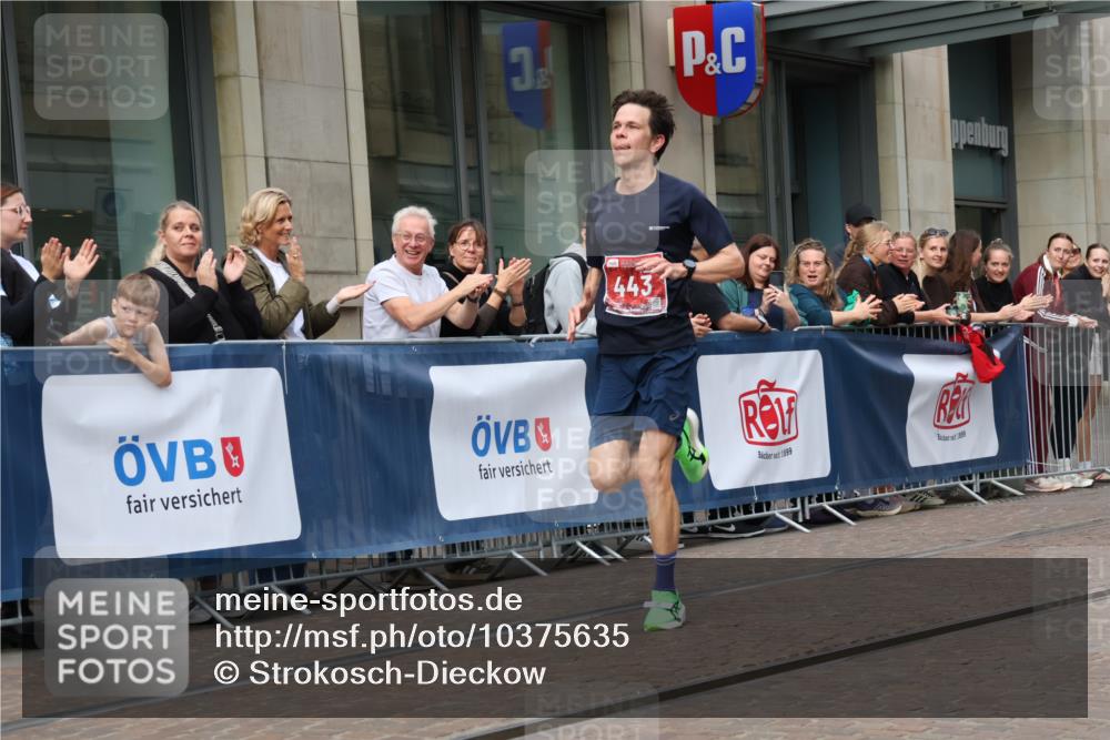 13.09.2026 - 21. swb-Marathon Bremen Strokosch-Dieckow http://msf.ph/oto/10375635 13.09.2026 12:28:46 Ziel 317, 608, 796, 1046, 443, 2054 meine-sportfotos.de