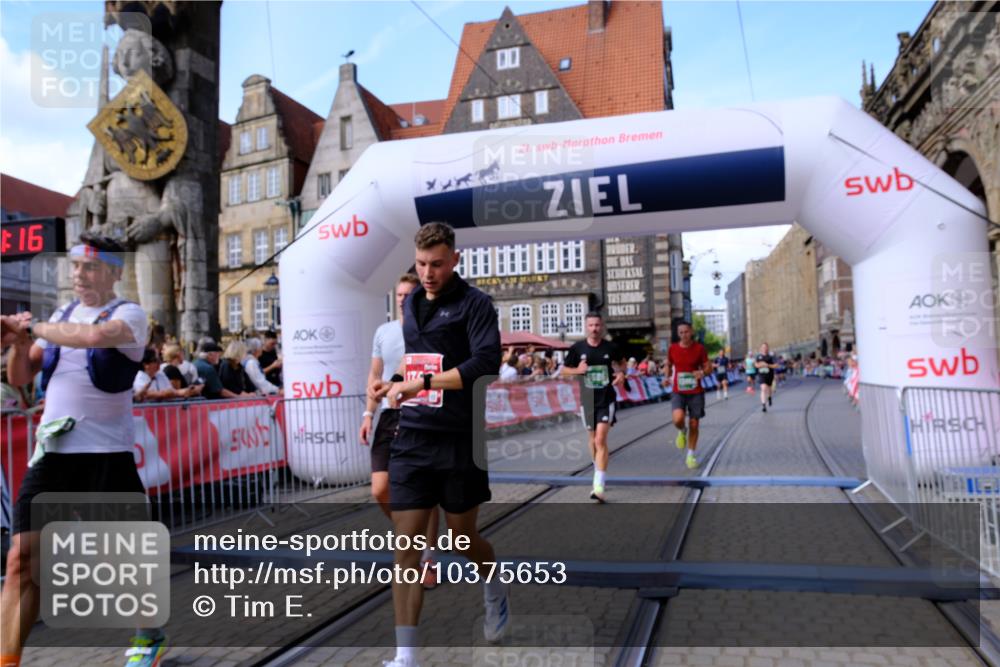 13.09.2026 - 21. swb-Marathon Bremen Tim E. http://msf.ph/oto/10375653 13.09.2026 13:12:05 Ziel 826, 863, 4368, 4651, 5521, 5585, 5893, 6059, 6668, 8996, 9398, 13055 meine-sportfotos.de