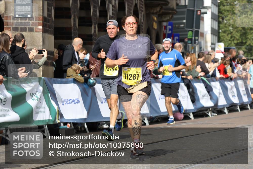 13.09.2026 - 21. swb-Marathon Bremen Strokosch-Dieckow http://msf.ph/oto/10375690 13.09.2026 11:02:46 Ziel 10153, 10154, 10273, 10274, 10278, 10331, 10338, 10738, 10885, 10915, 10943, 11137, 11505, 11508, 11526, 11554, 11853, 11886, 11890, 11945, 12169, 12252, 12489, 10185, 10296, 10633, 10731, 10954, 10955, 11107, 11313, 11564, 11697, 11719, 11730, 11785, 12071, 12247, 12448, 12465 meine-sportfotos.de