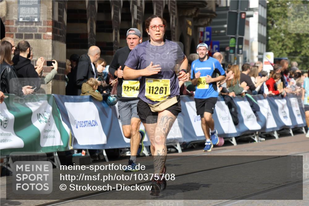 13.09.2026 - 21. swb-Marathon Bremen Strokosch-Dieckow http://msf.ph/oto/10375708 13.09.2026 11:02:46 Ziel 10153, 10154, 10273, 10274, 10278, 10331, 10338, 10738, 10885, 10915, 10943, 11137, 11505, 11508, 11526, 11554, 11853, 11886, 11890, 11945, 12169, 12252, 12489, 10185, 10296, 10633, 10731, 10954, 10955, 11107, 11313, 11564, 11697, 11719, 11730, 11785, 12071, 12247, 12448, 12465 meine-sportfotos.de