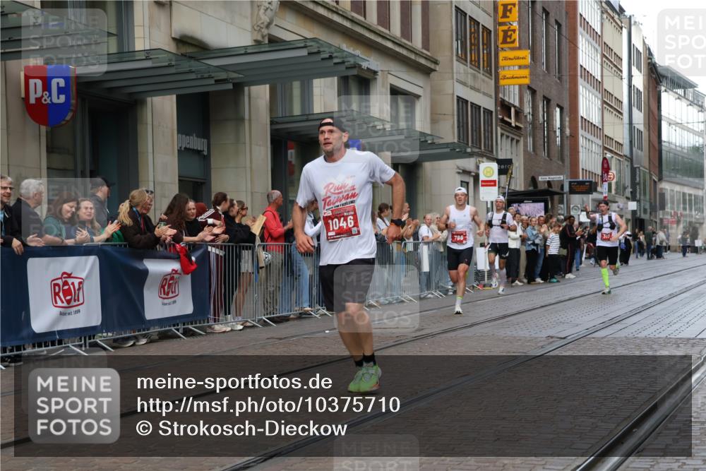 13.09.2026 - 21. swb-Marathon Bremen Strokosch-Dieckow http://msf.ph/oto/10375710 13.09.2026 12:29:08 Ziel 821, 1651, 317, 608, 796, 1046 meine-sportfotos.de