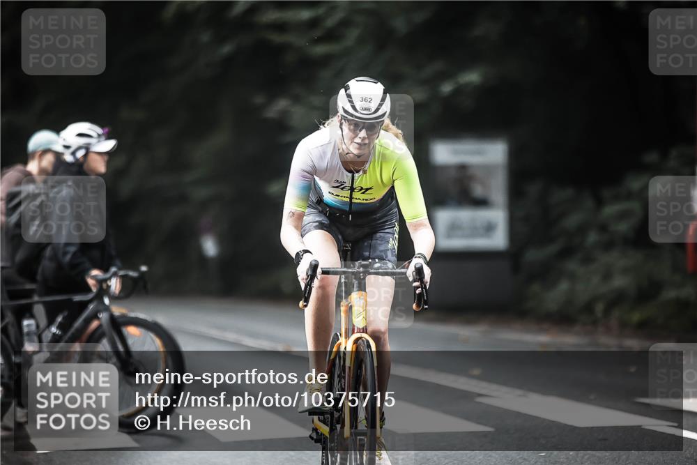 13.09.2026 - Stadtparktriathlon H.Heesch http://msf.ph/oto/10375715 13.09.2026 10:56:49 Radfahren 362, 376, 443 meine-sportfotos.de
